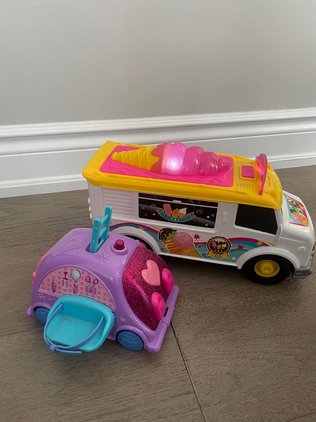 Ice Cream Truck and Doc McSuffins Toy Set