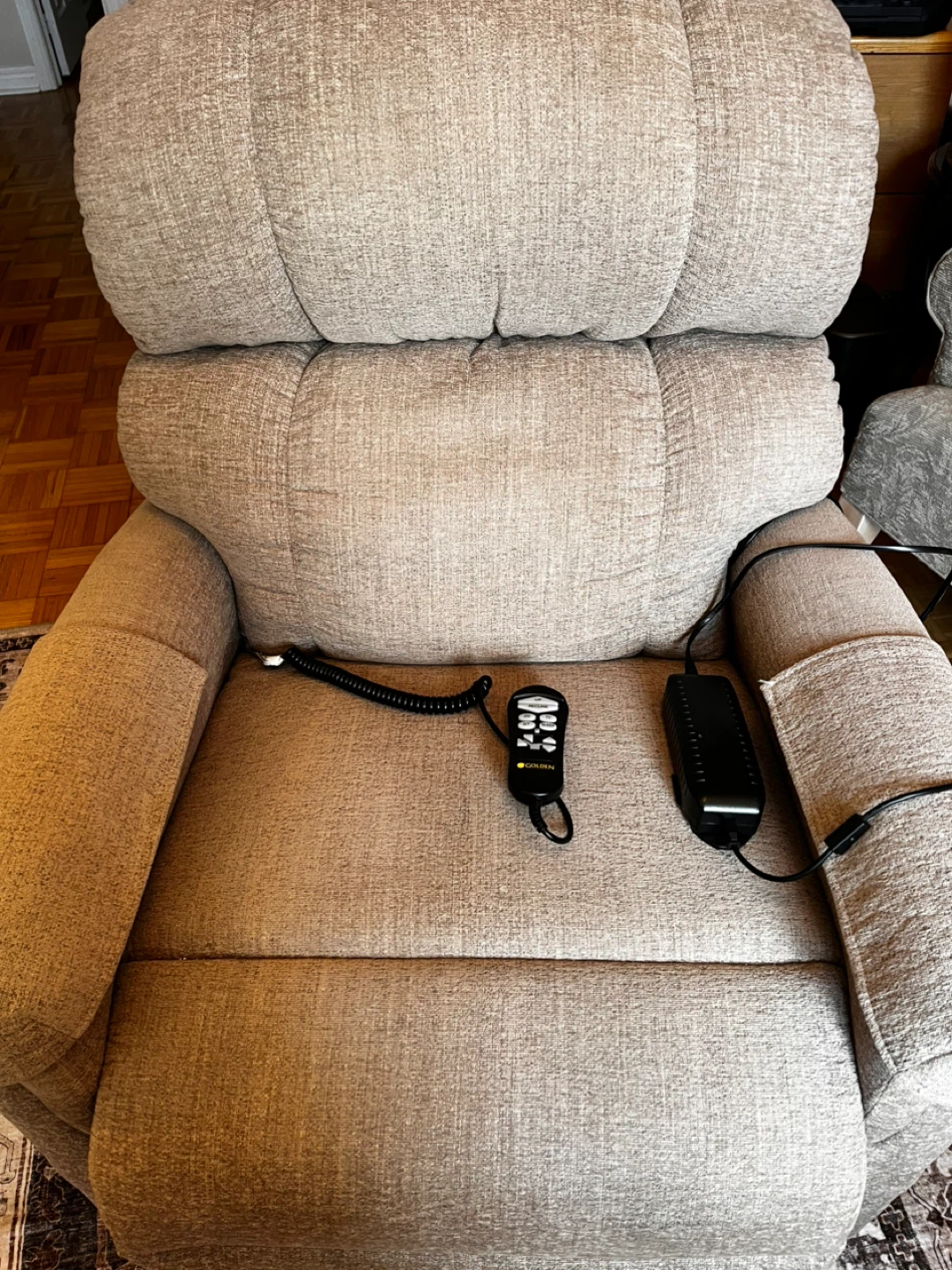 Golden MaxiComfort Medium Lift Chair - Sandstorm - photo 4