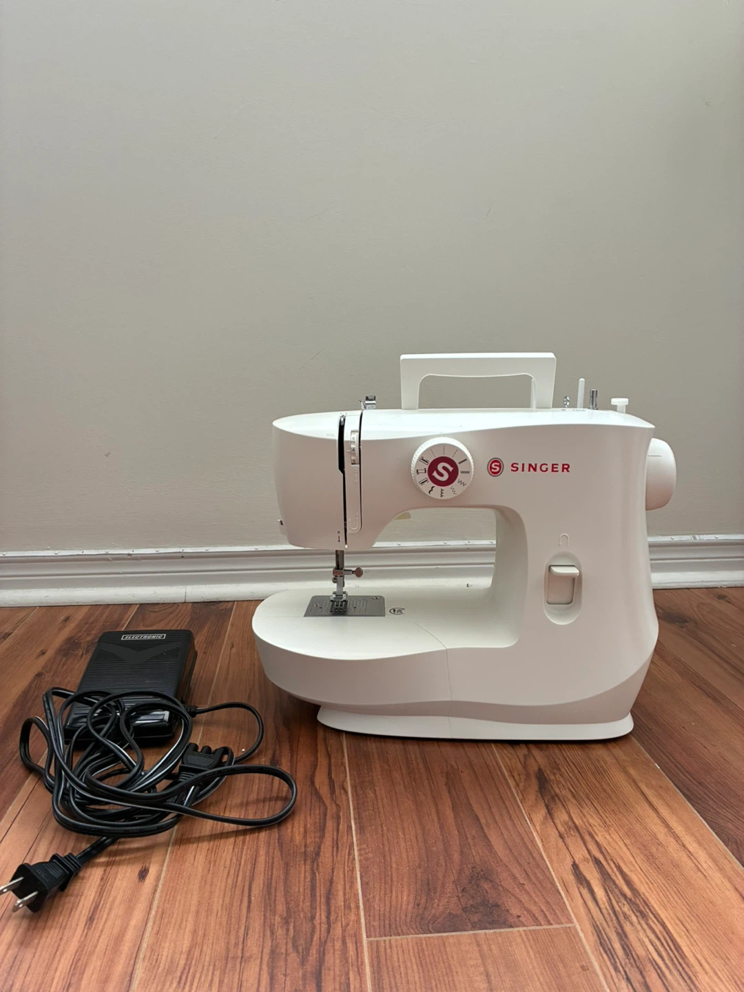 Singer MX60 Sewing Machine with Foot Pedal