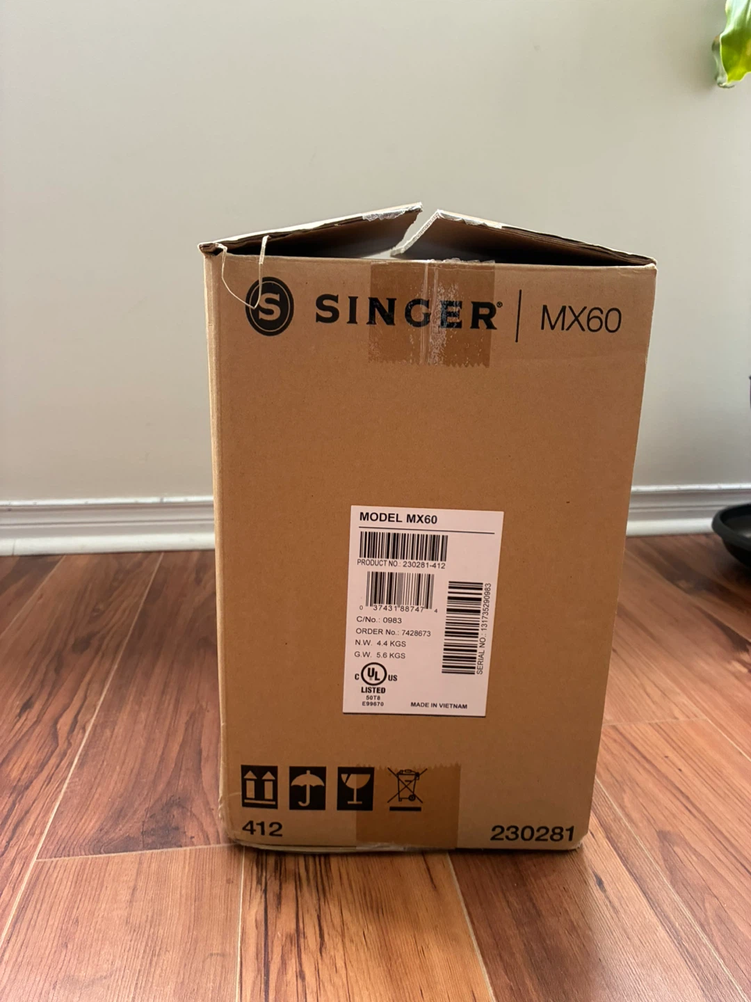 Singer MX60 Sewing Machine with Foot Pedal - photo 2