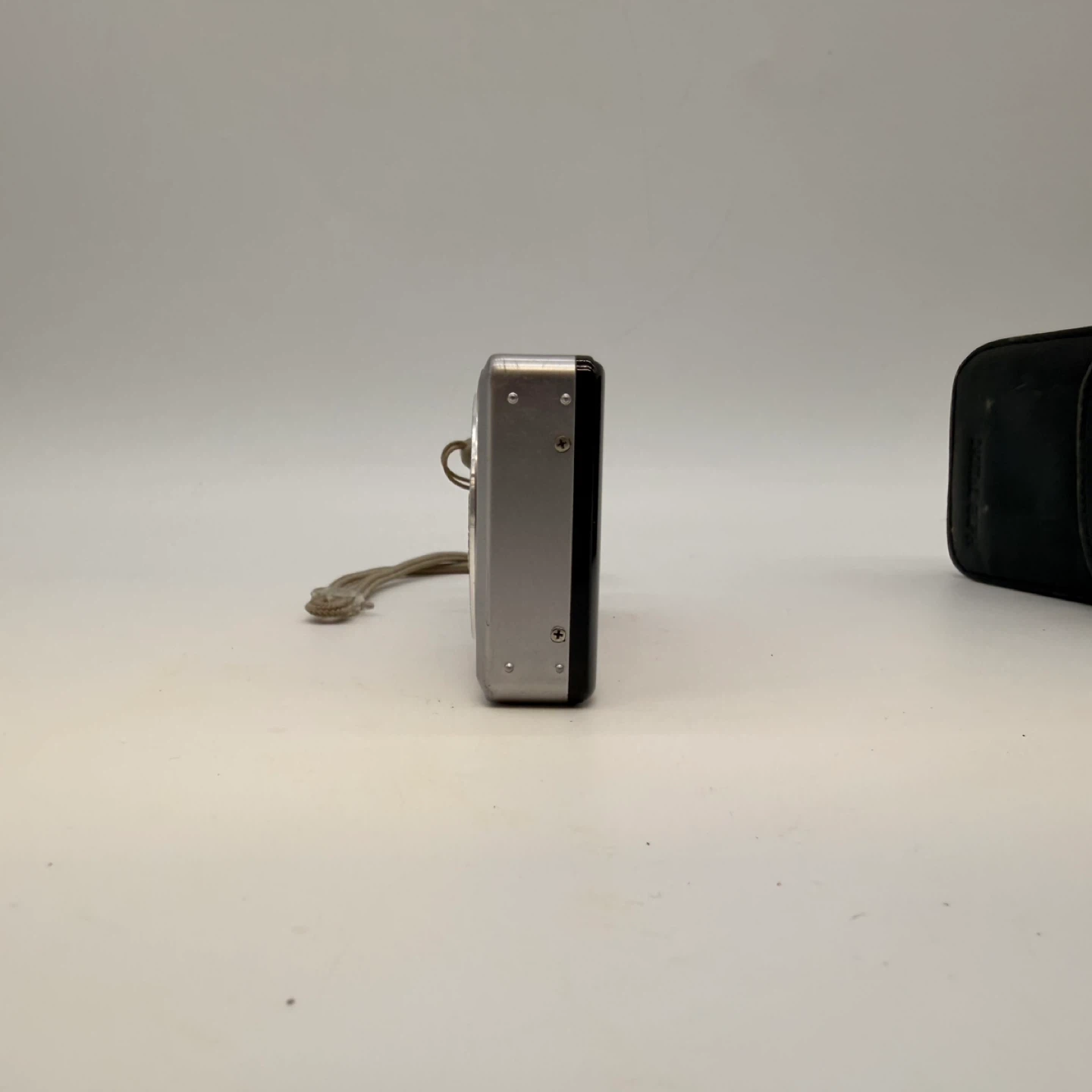 Canon PowerShot SD630 Digital ELPH 6.0 MP Silver Camera - photo 2