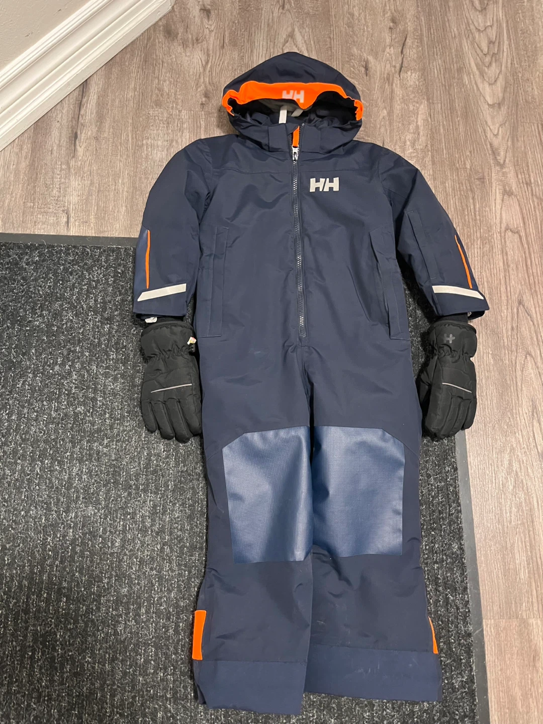 Helly Hansen Kids Snowsuit with Mittens Size 104/4