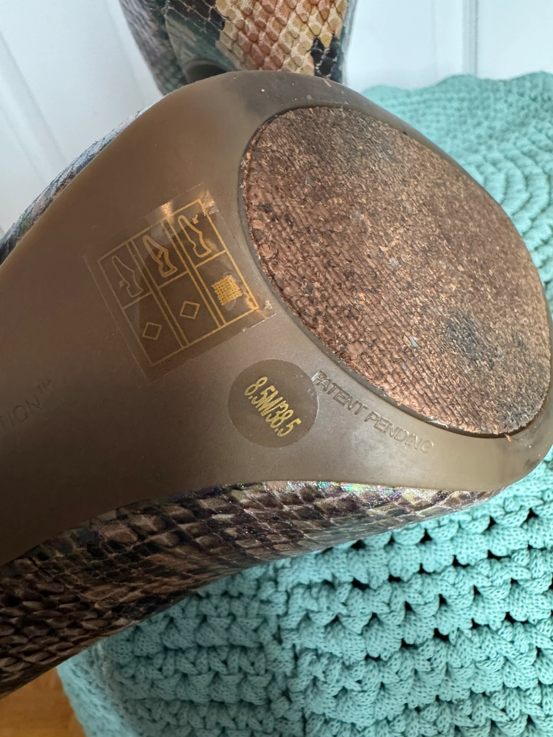 BCBG Generation Snakeskin Print Heels Size 8.5 - photo 5