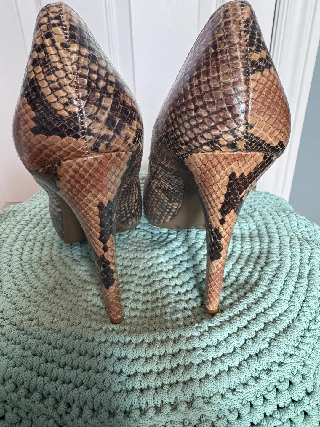 BCBG Generation Snakeskin Print Heels Size 8.5 - photo 3