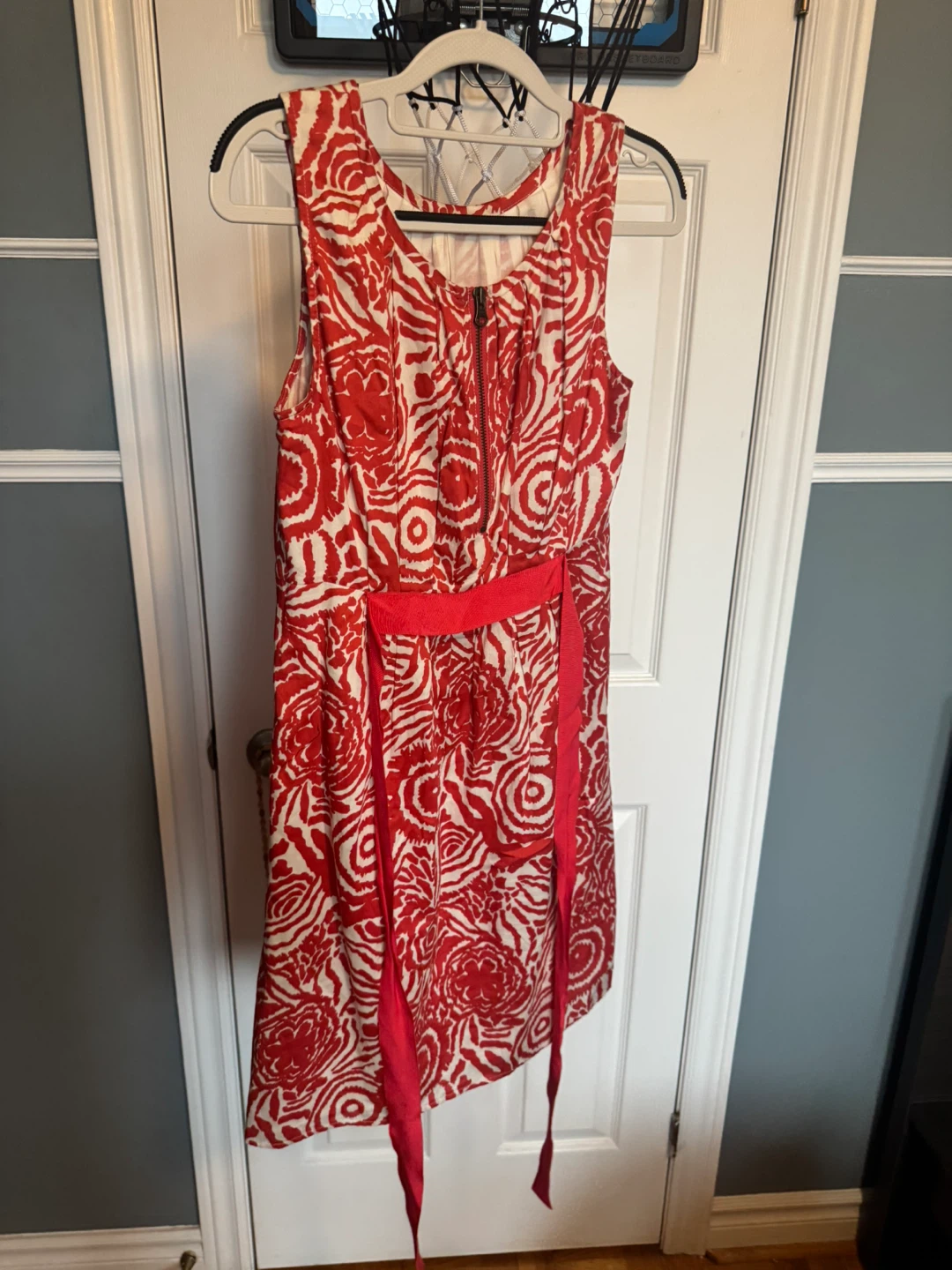 Red & White Floral Pattern Sleeveless Dress with Belt - photo 2