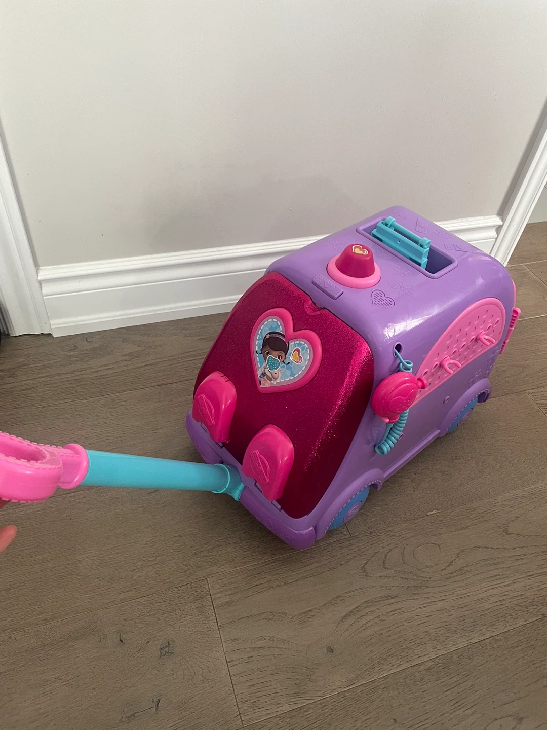 Doc McStuffins Get Better Talking Mobile Cart