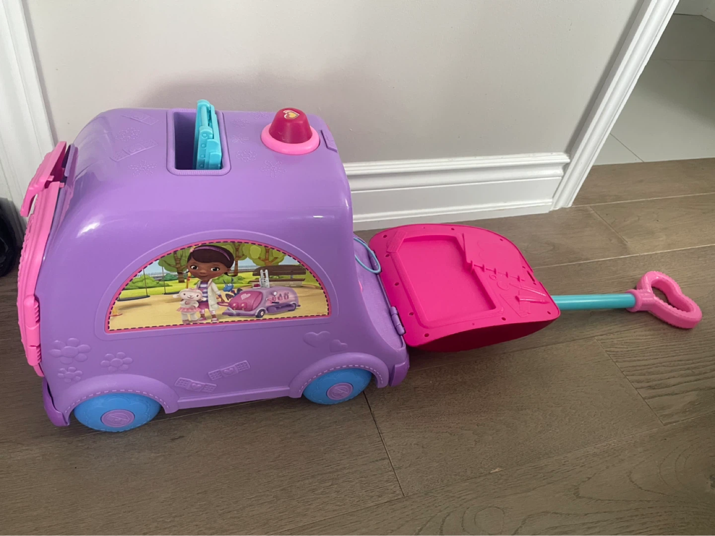 Doc McStuffins Get Better Talking Mobile Cart - photo 4