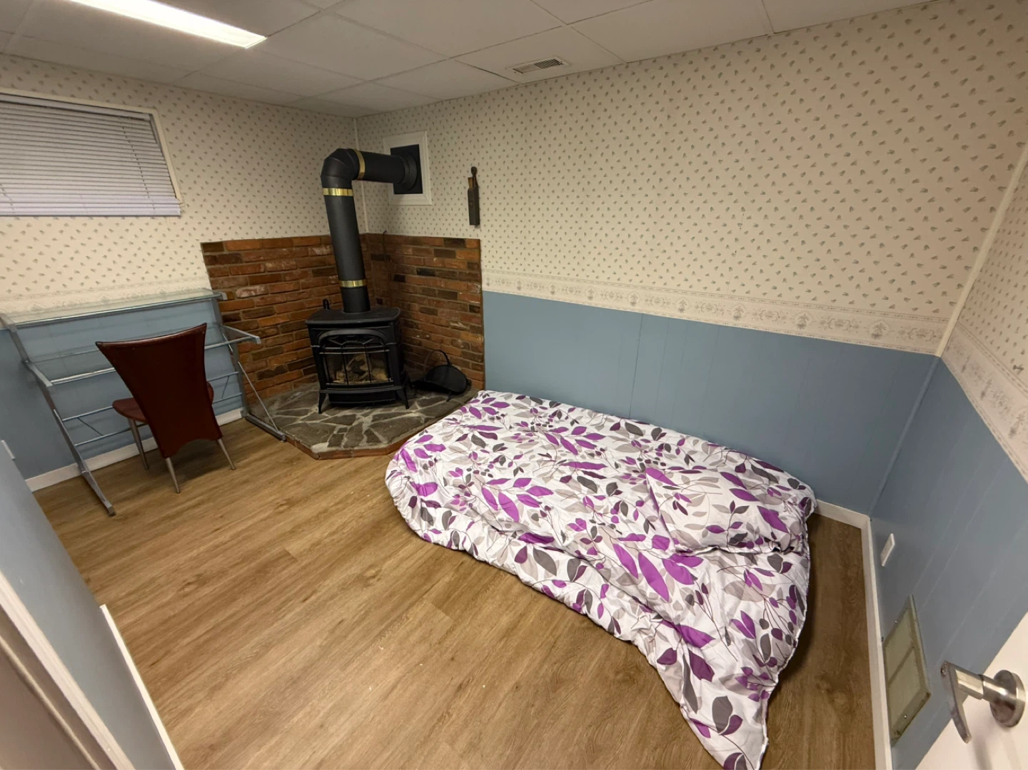Twin mattress with free bedsheet set