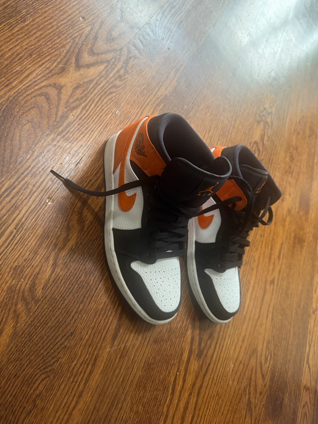 Air Jordan 1 Mid SE Sneakers