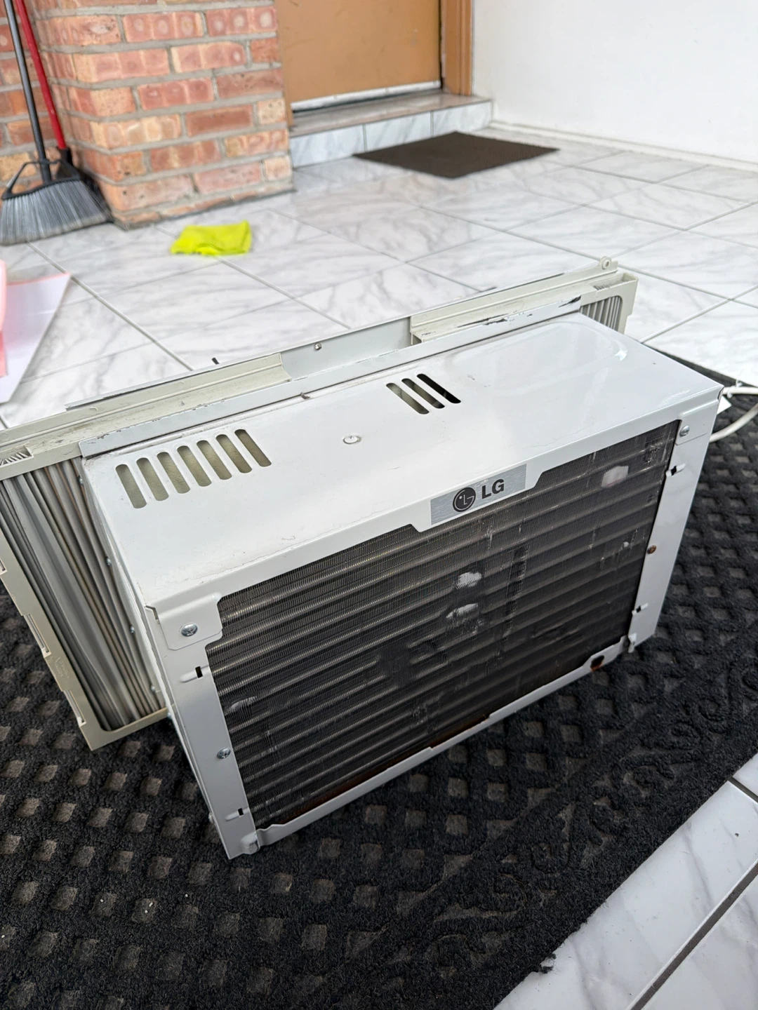LG Window Air Conditioner LW5012 - photo 4