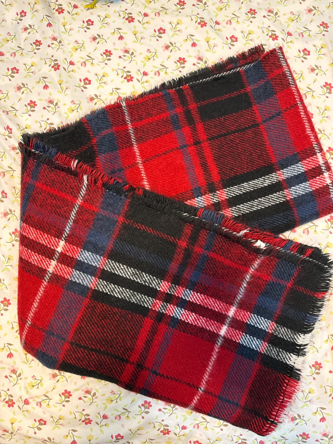 Moving sale- Ardene sweater & Plaid Scarf Bundle - photo 3