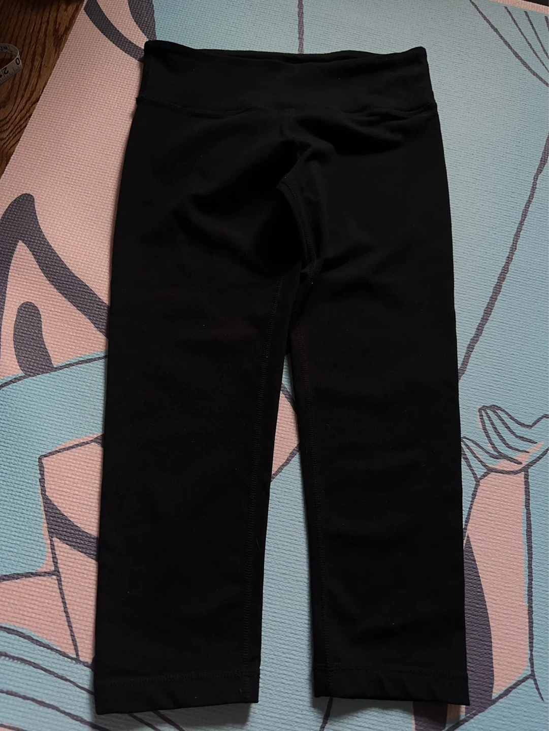 Lululemon Black Athletic Capris Size 4 - photo 2