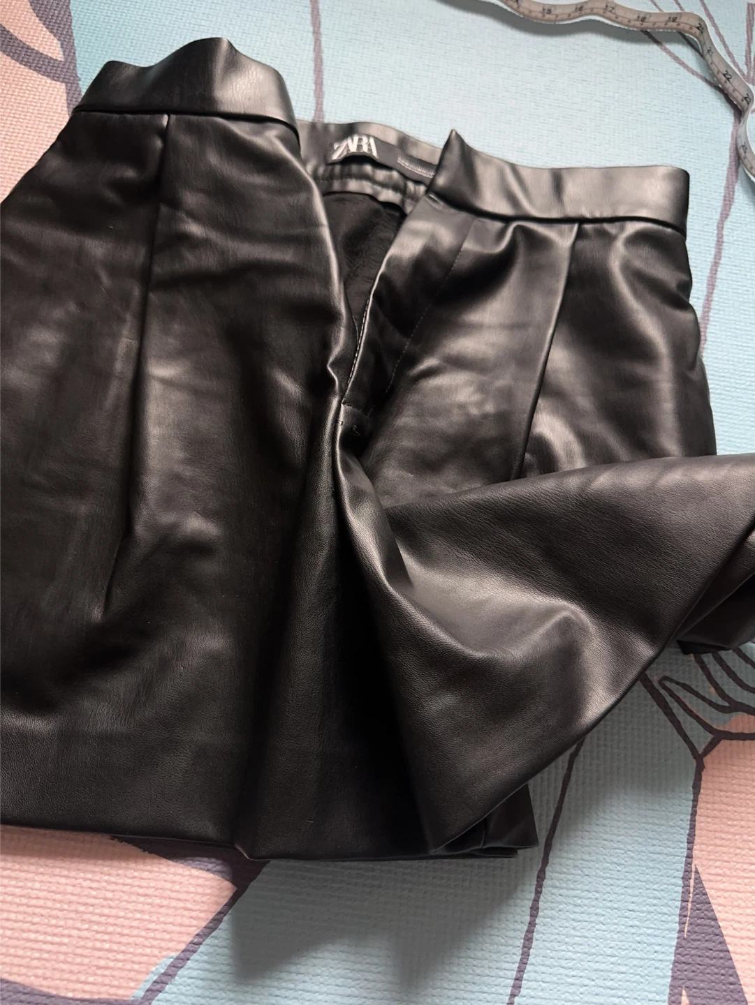 Like New ZARA Faux Leather Shorts - Black - photo 4