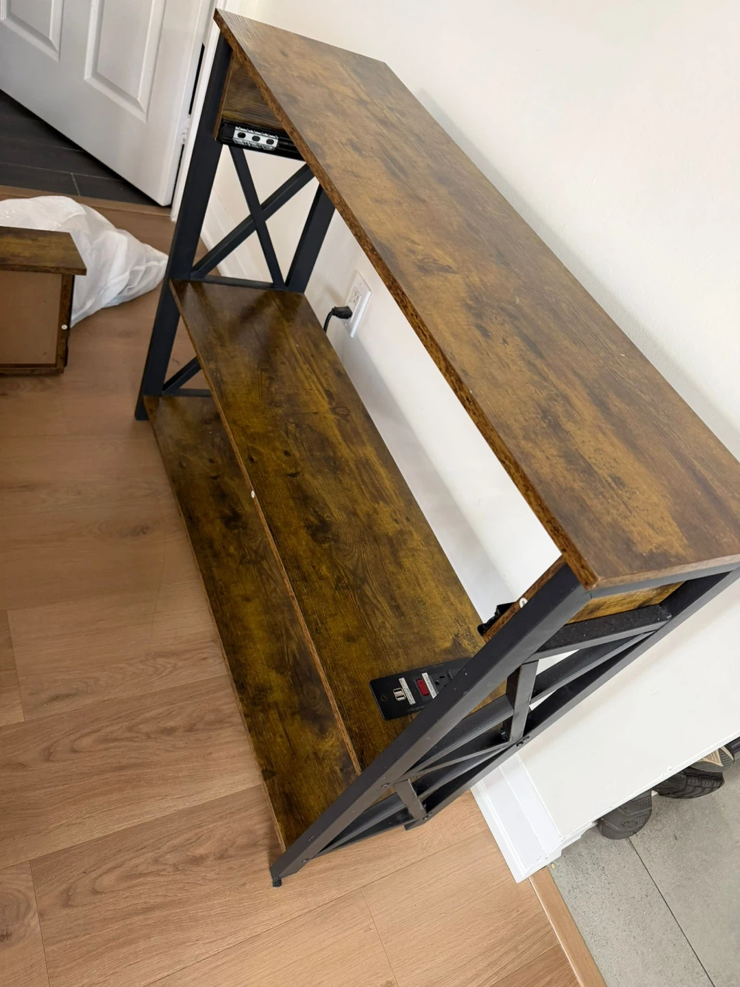Yaheetech Console Table with 2 Power Outlets and 2 USB Ports