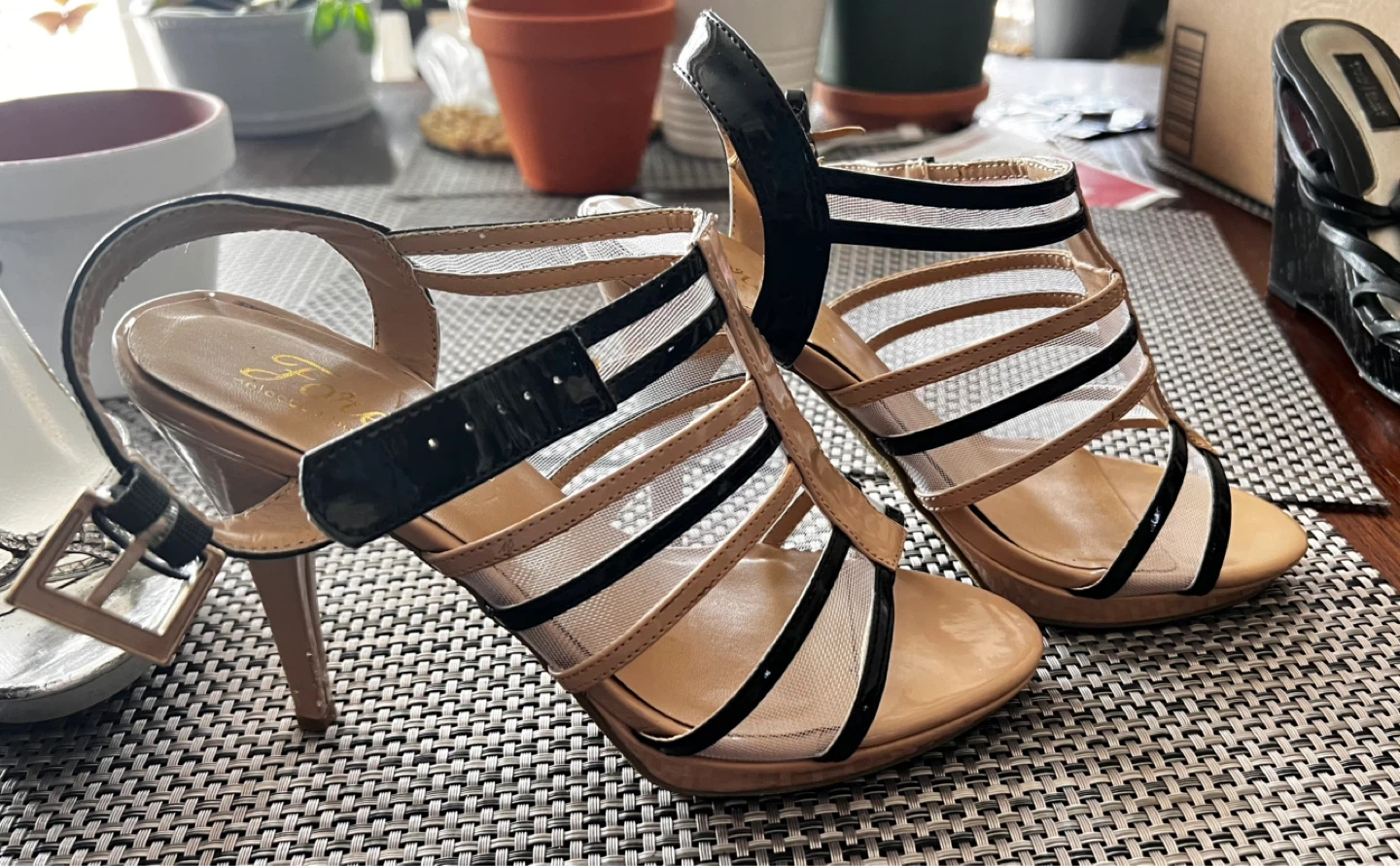 Forever 21 Strappy Heels Size 7 - photo 3