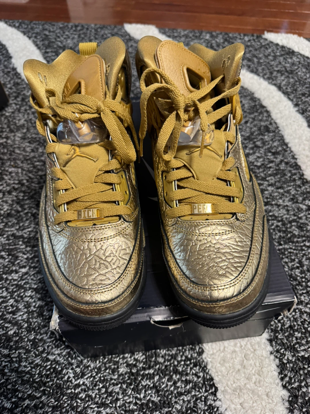 Gold Air Jordan spizike Nike I’d