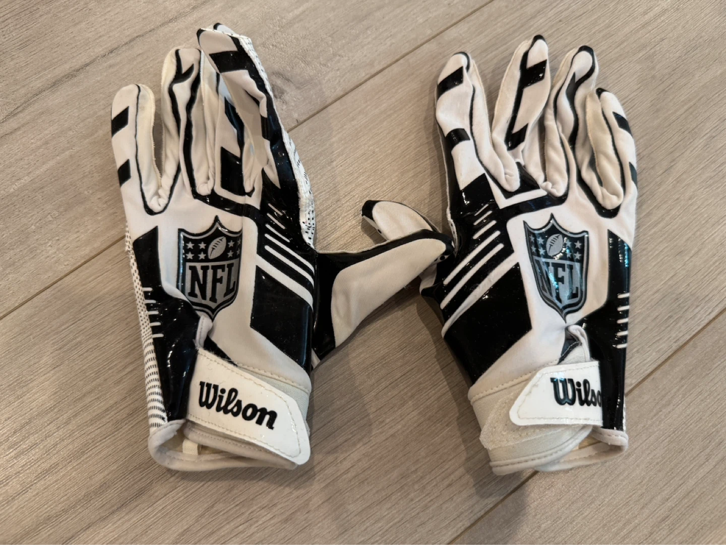 Wilson NFL Stretch Fit Receiver Gloves - Adult, White/Black - photo 3