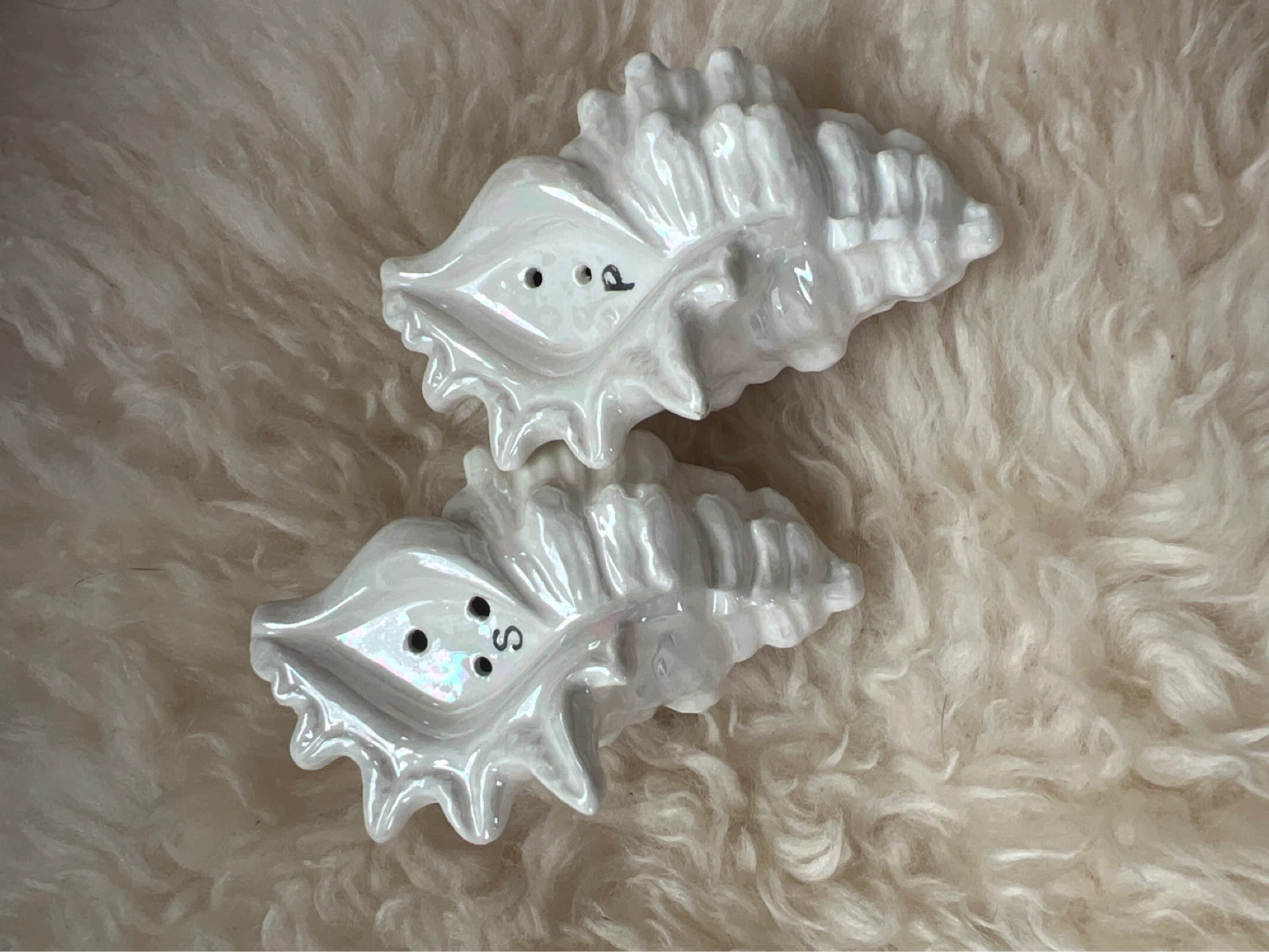 VINTAGE Seashell Salt and Pepper Shakers - photo 2