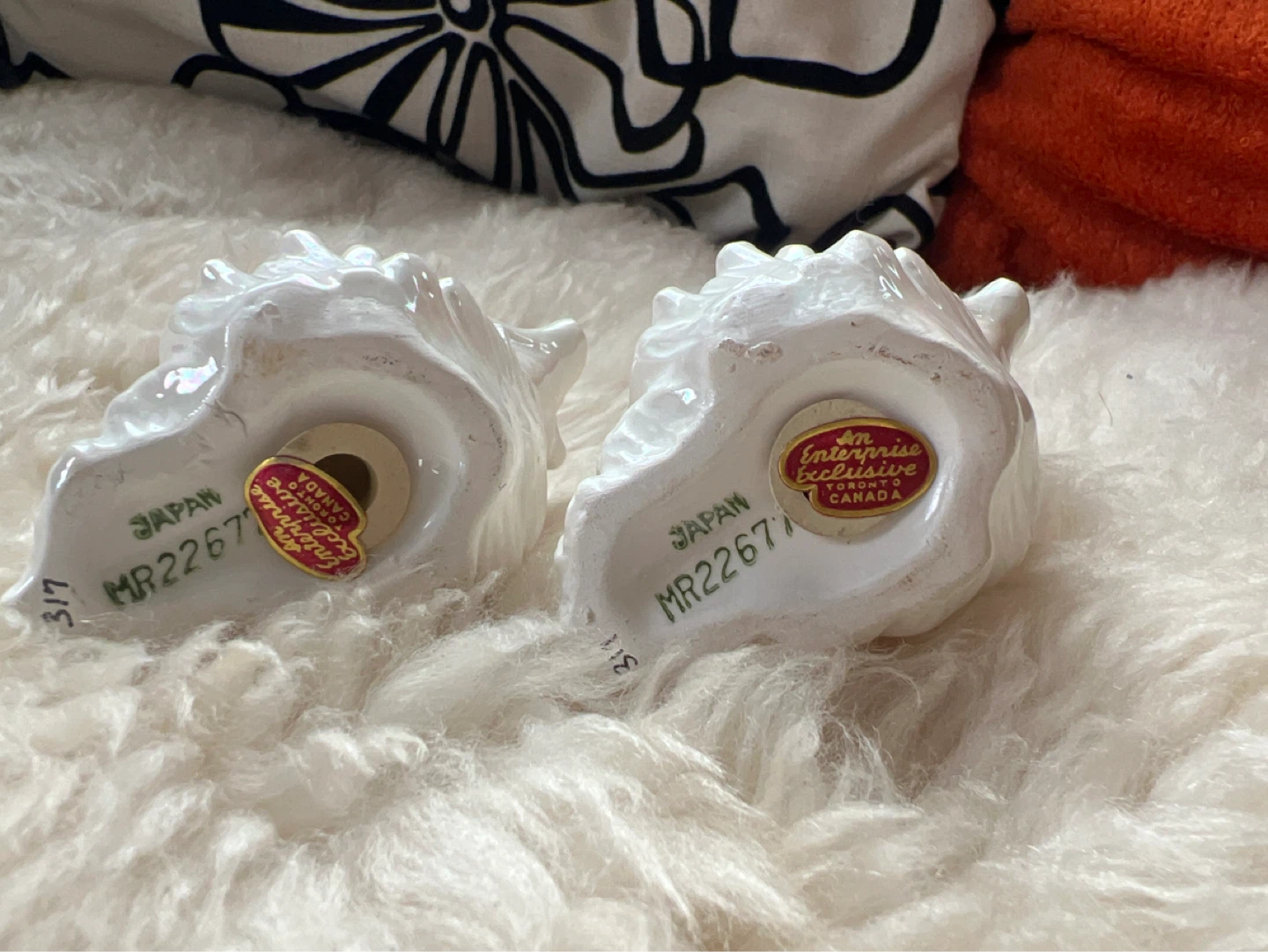 VINTAGE Seashell Salt and Pepper Shakers - photo 3