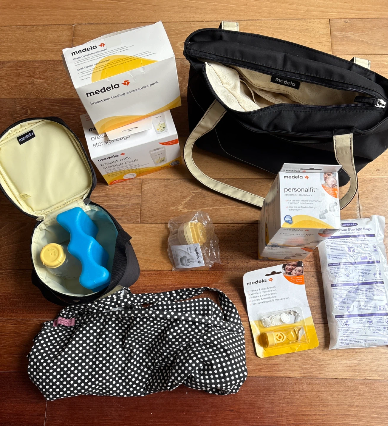 Medela Breast Milk Storage Bag & Accessories Pack