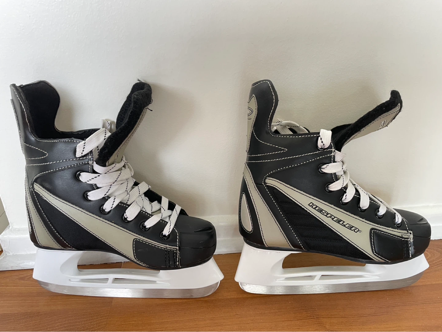 Hespeler Hockey Skates-Size 5