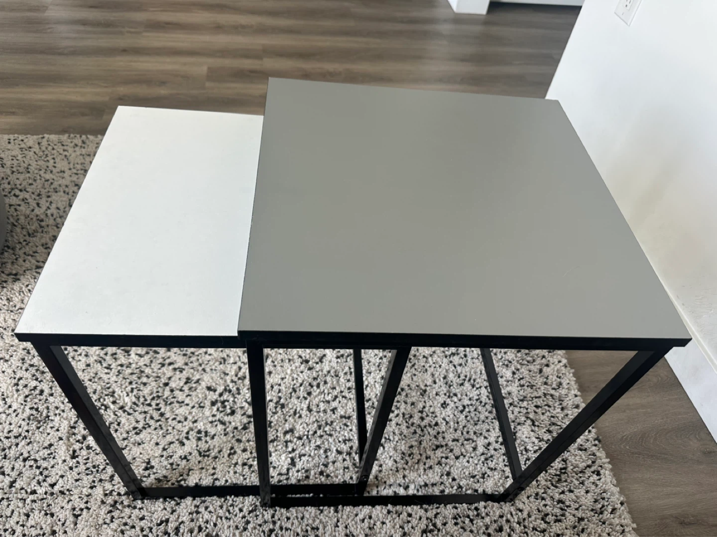 Set of 2 nesting coffee tables