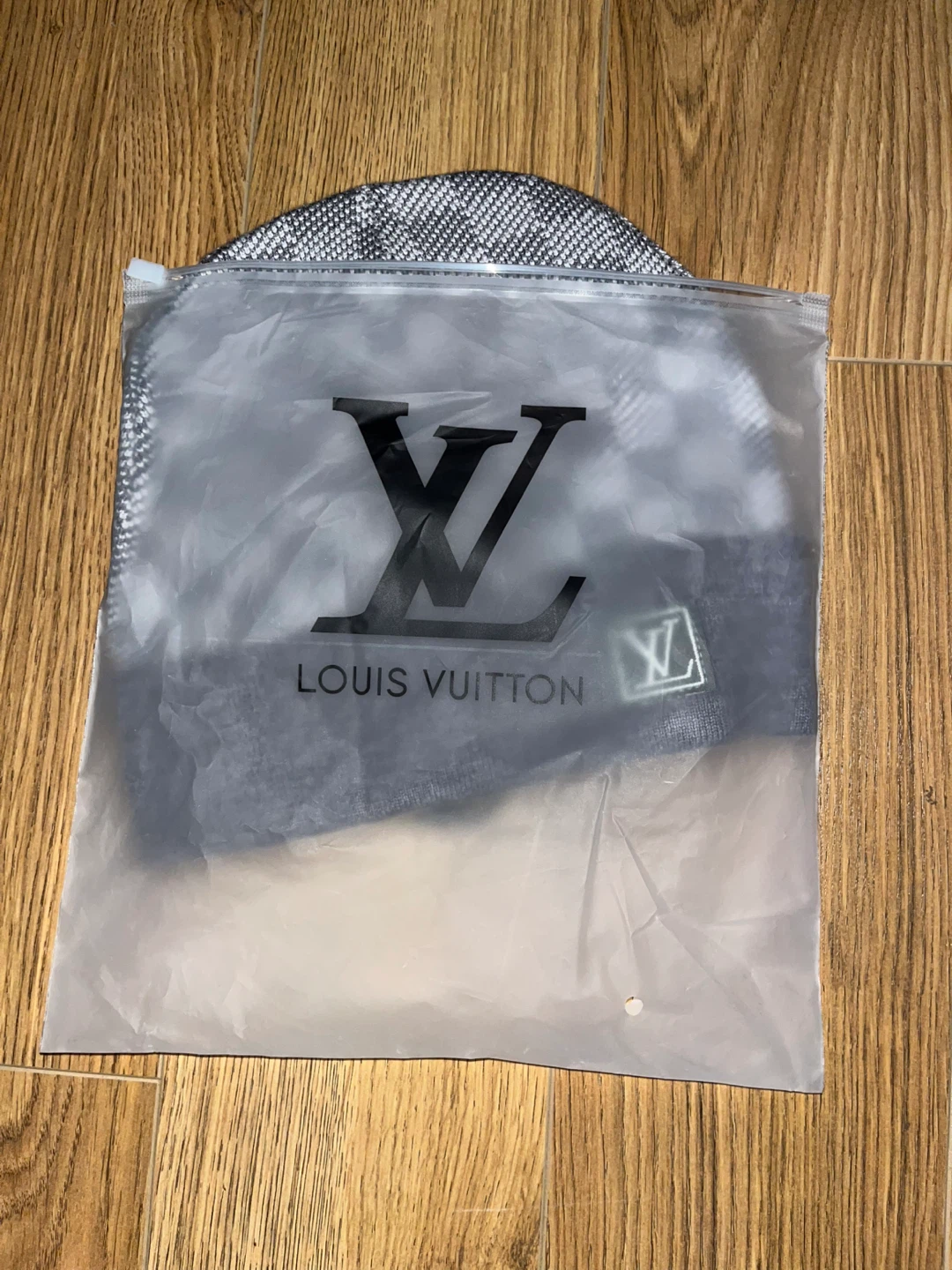 Louis Vuitton Beanie Hat Grey Monogram Pattern - photo 3