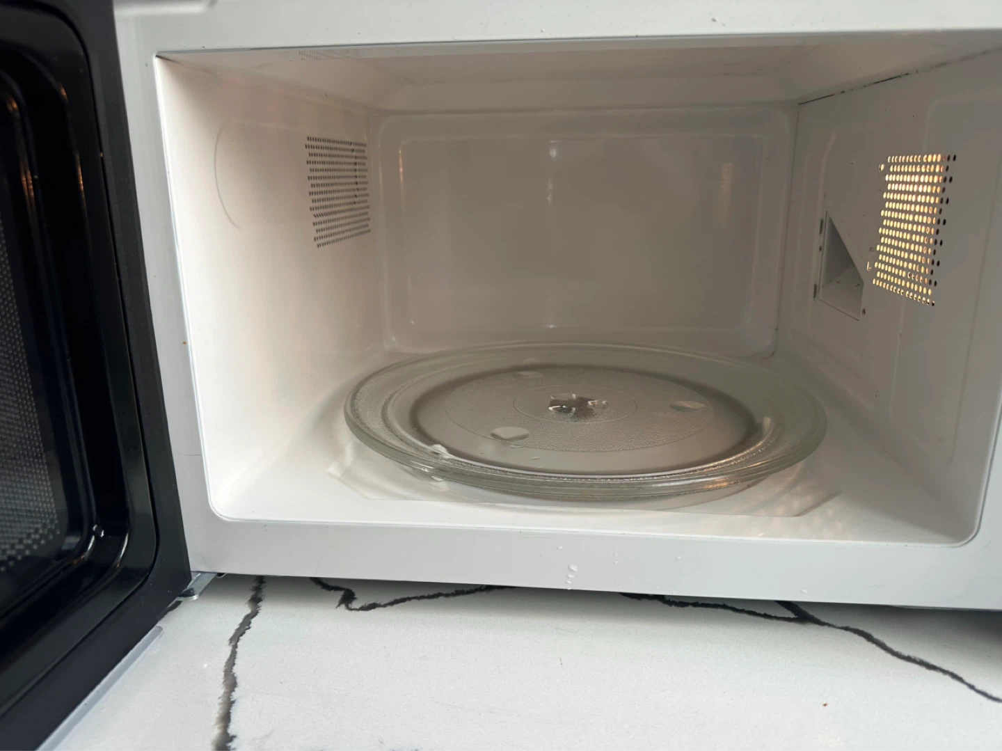 Hamilton Beach Microwave - photo 4