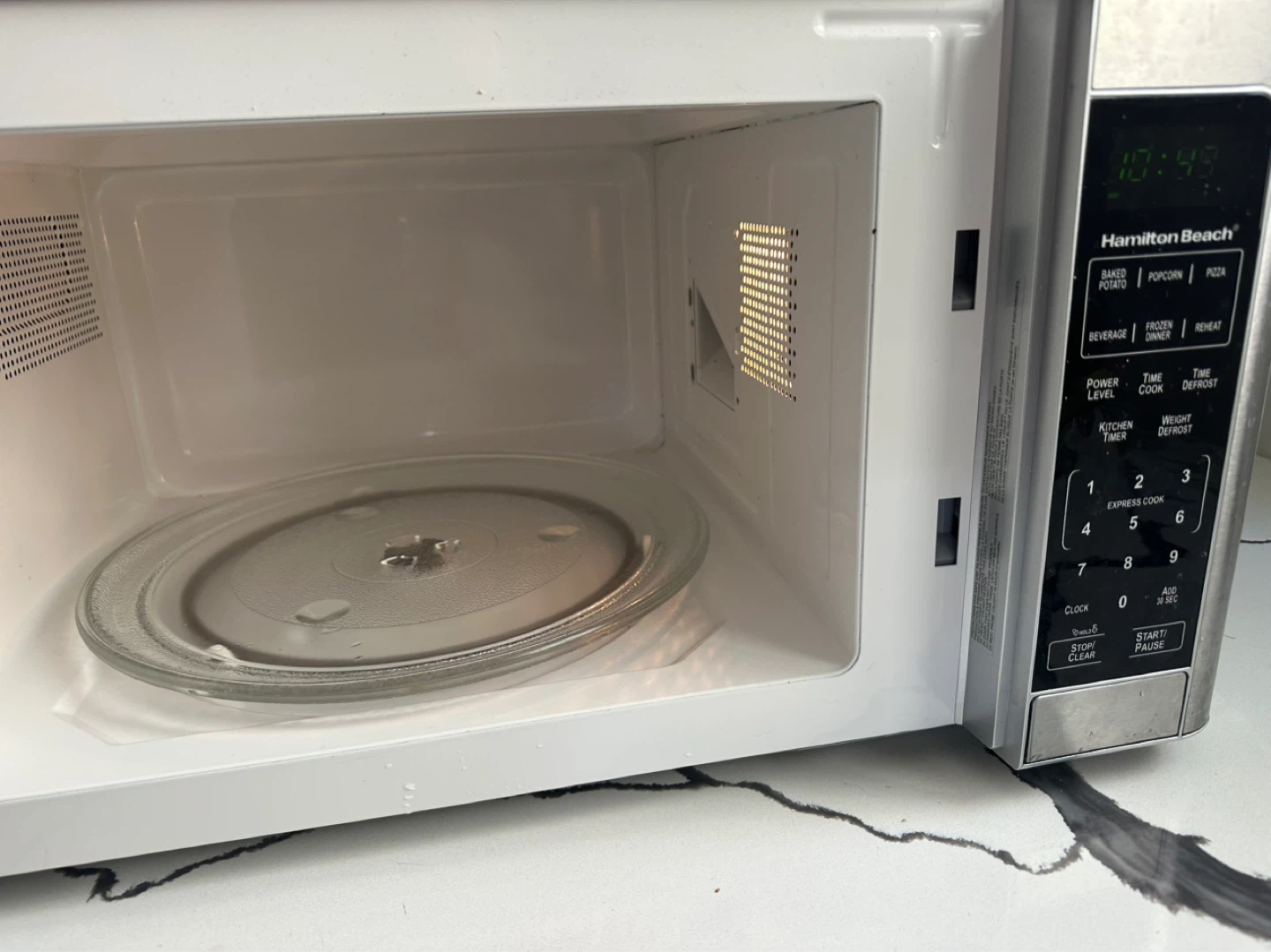 Hamilton Beach Microwave - photo 2