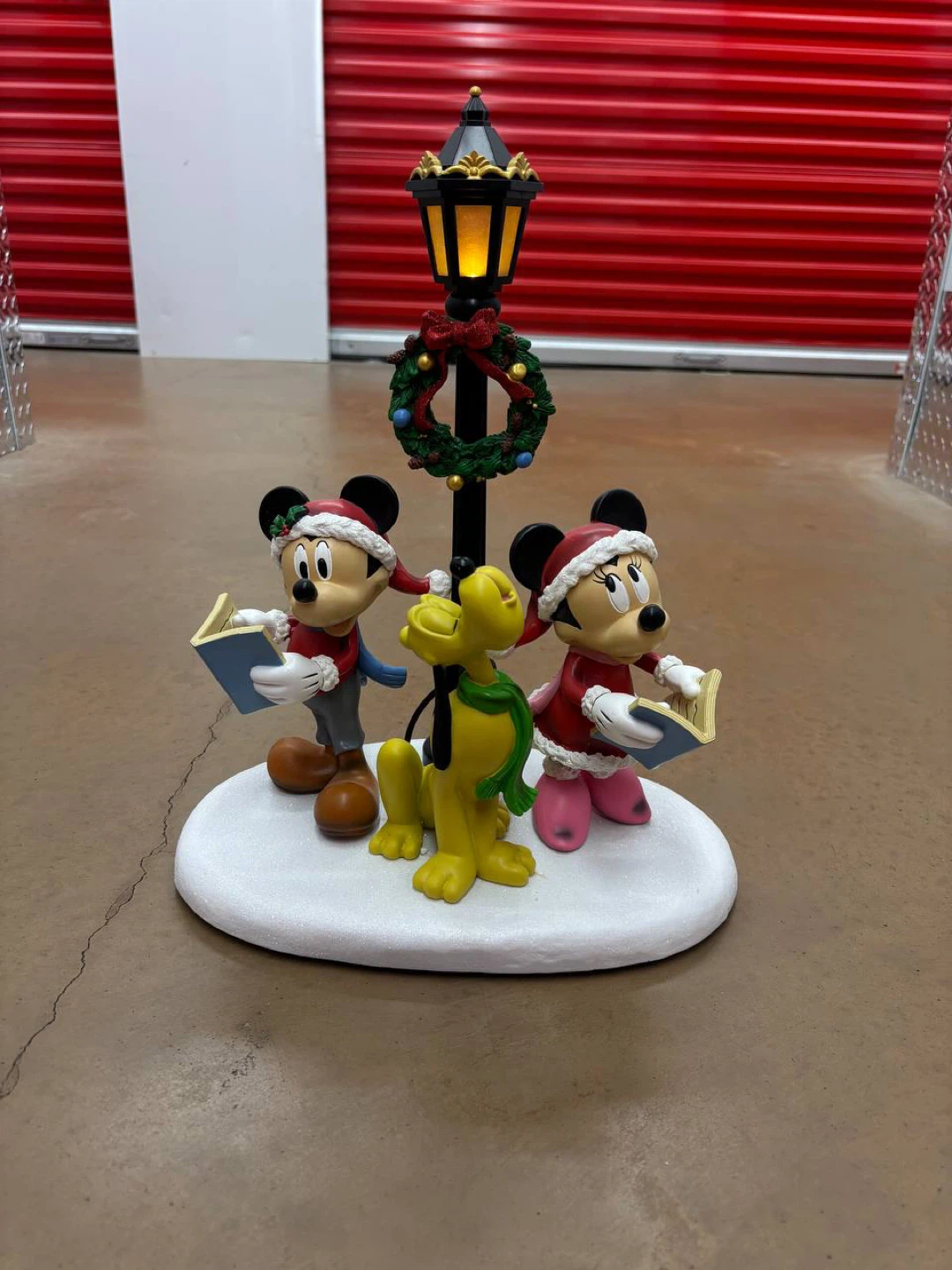 Disney Mickey Minnie Pluto Christmas Caroling Lamppost