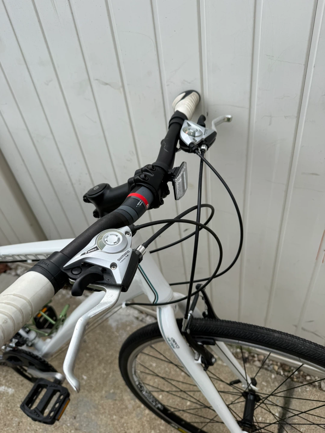 Diamondback White Hybrid Bike - photo 2