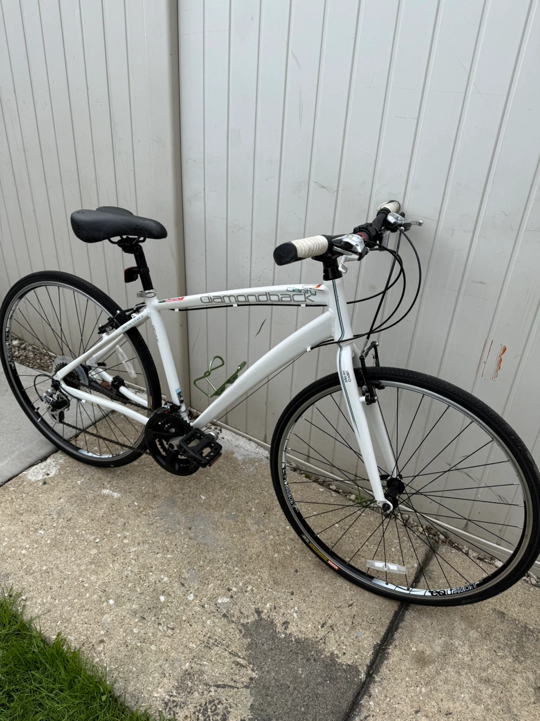 Diamondback White Hybrid Bike