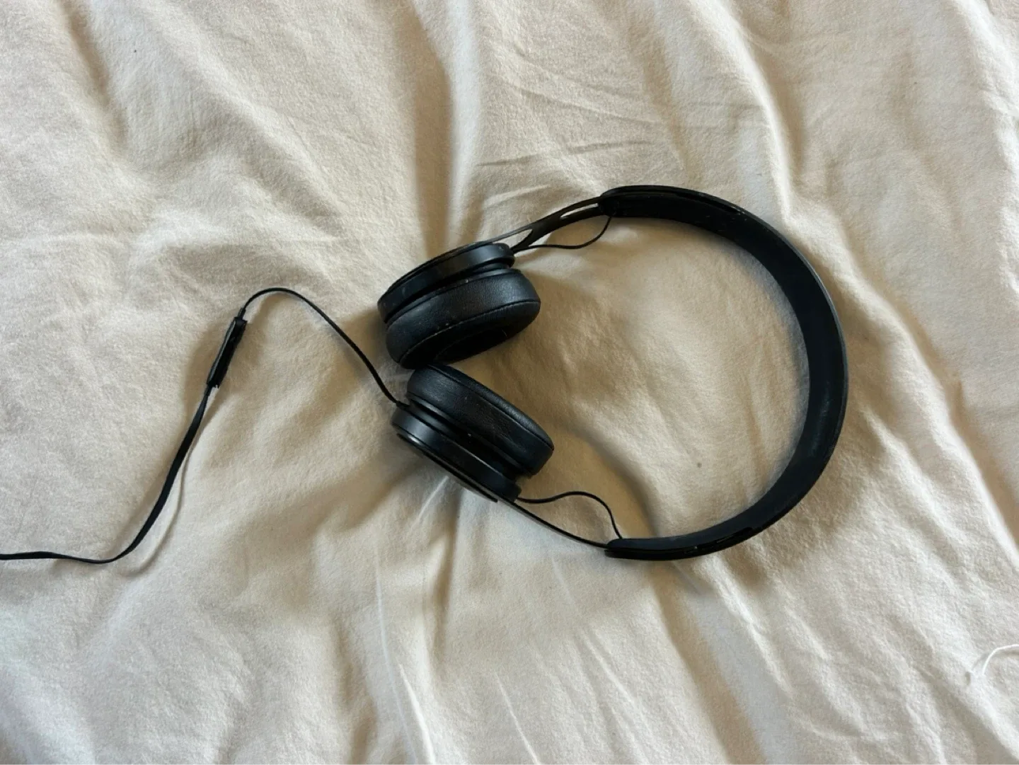Beats by Dre Solo 2 On-Ear Headphones - Black - photo 2