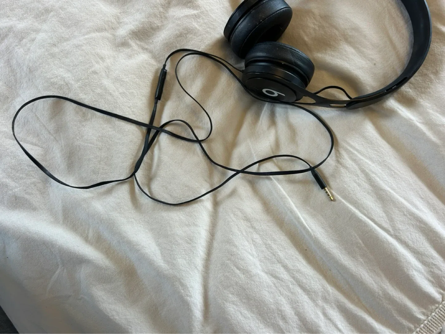 Beats by Dre Solo 2 On-Ear Headphones - Black - photo 3