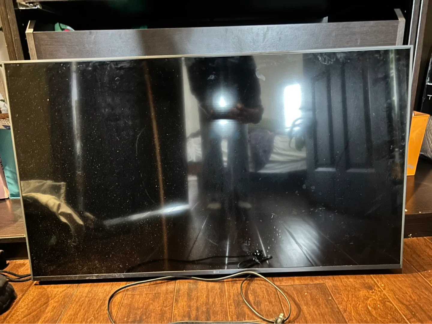 LG Flat Screen TV 40” - photo 2