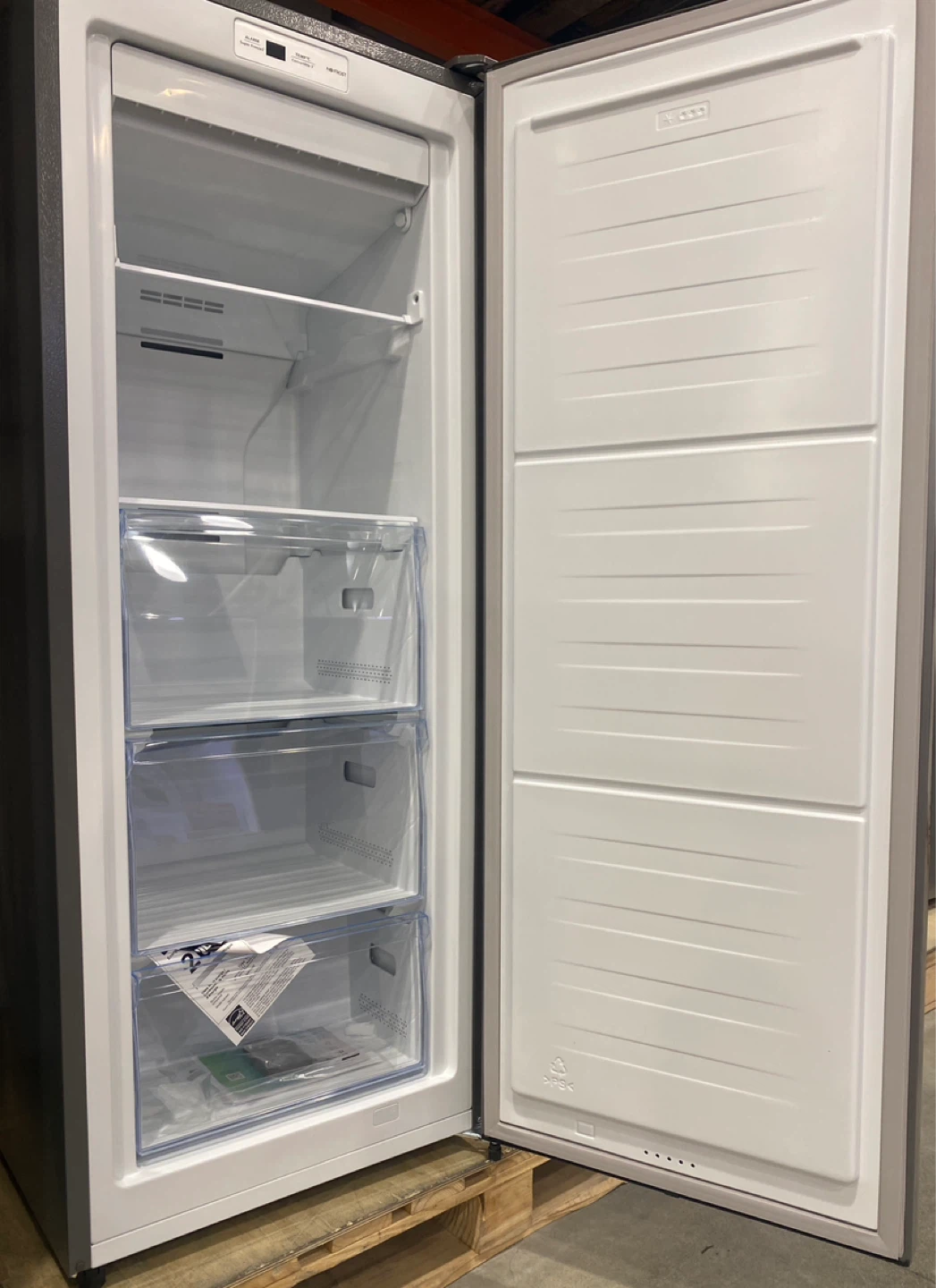 Compact 6 ft.³ Standup Freezer - photo 2