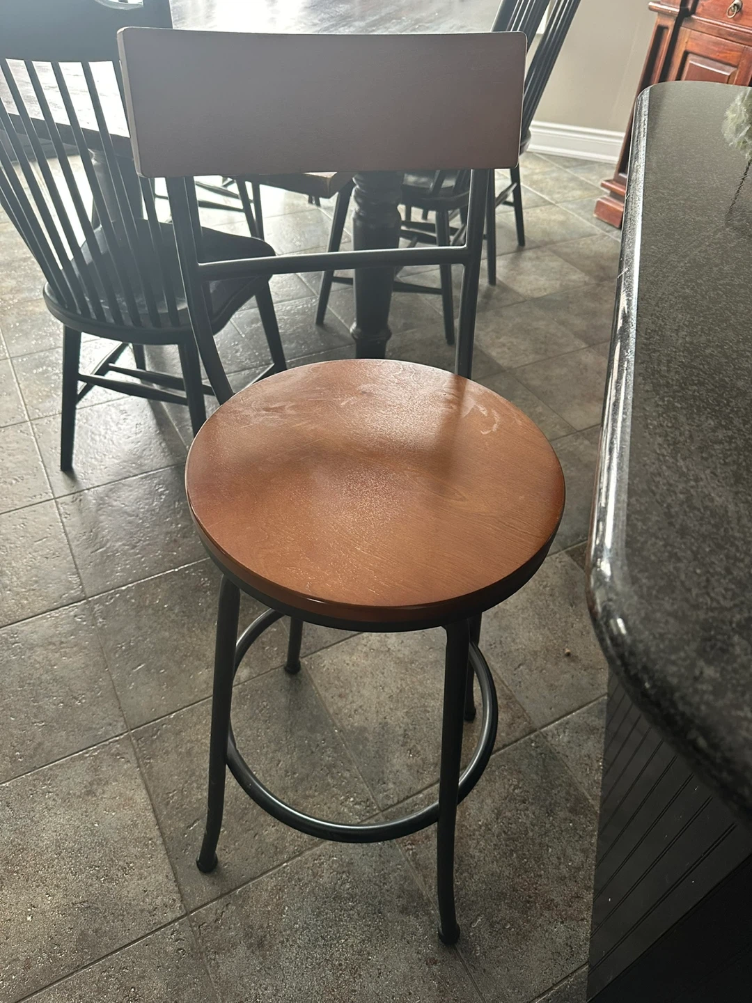 Wooden Seat Swivel Bar Stool with Back