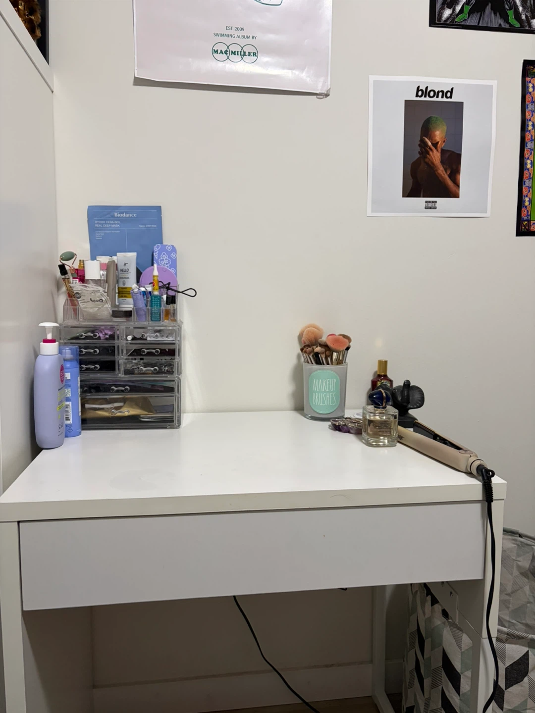 White Makeup Vanity Desk with Drawer