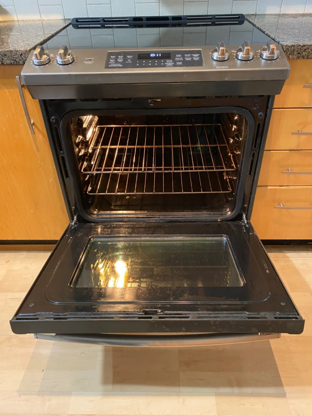 GE Electric Range with Smooth Top and Convection Oven - photo 3