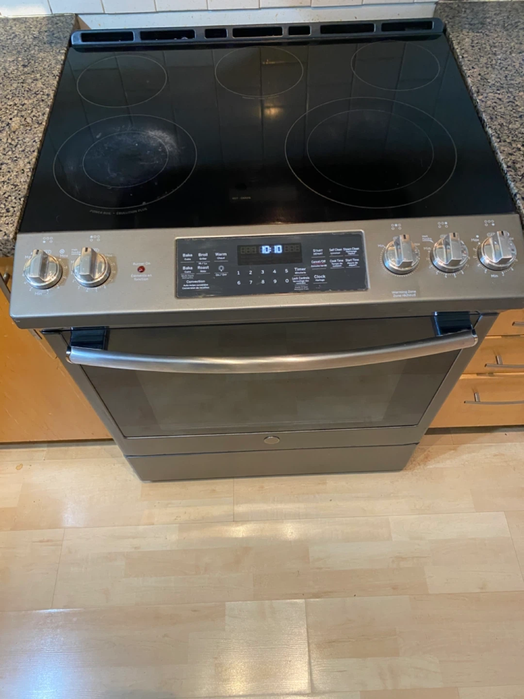 GE Electric Range with Smooth Top and Convection Oven - photo 2