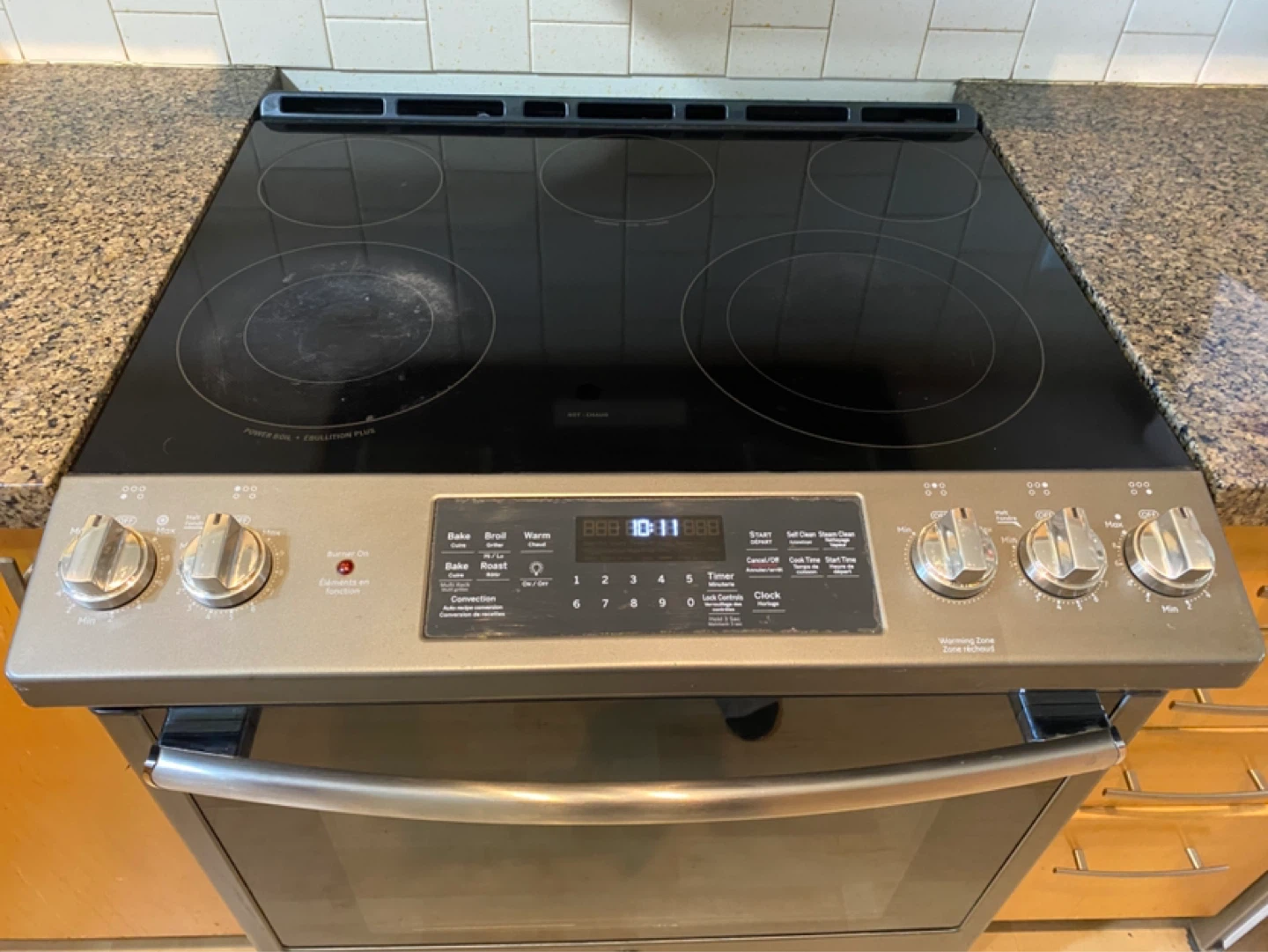 GE Electric Range with Smooth Top and Convection Oven