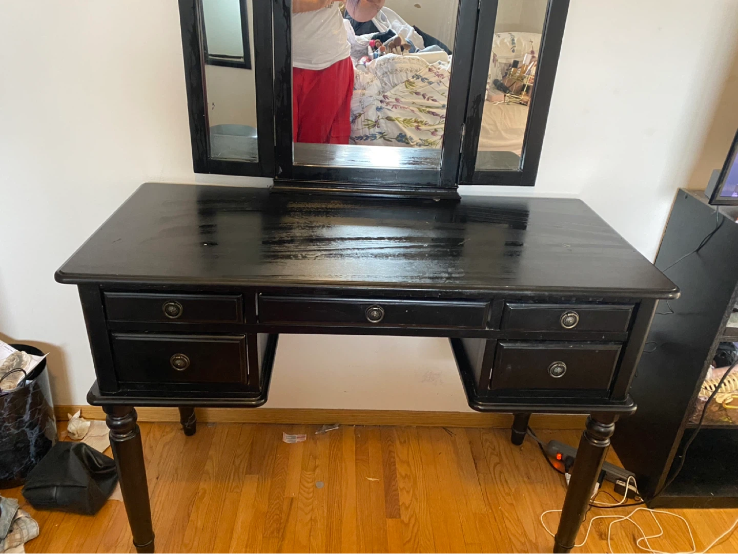 Black Vanity Table with Tri-Fold Mirror - photo 2
