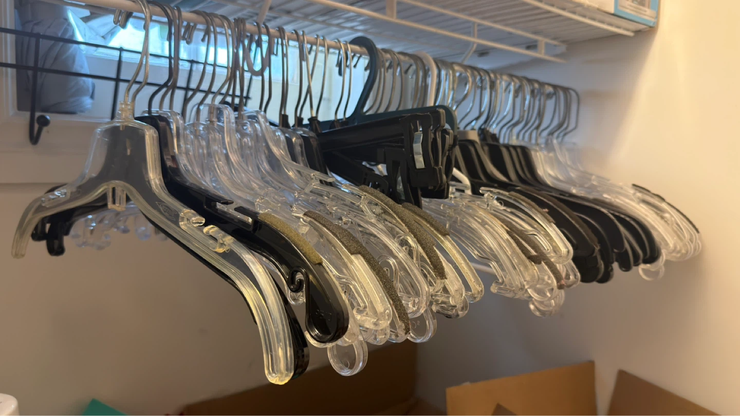68 pcs Assorted Plastic and Metal Clothes Hangers