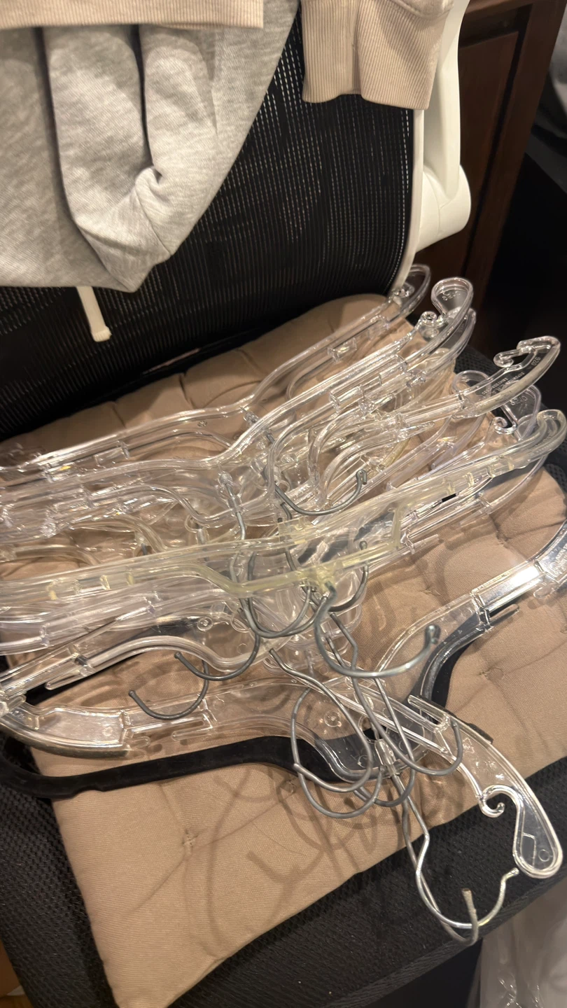 68 pcs Assorted Plastic and Metal Clothes Hangers - photo 2