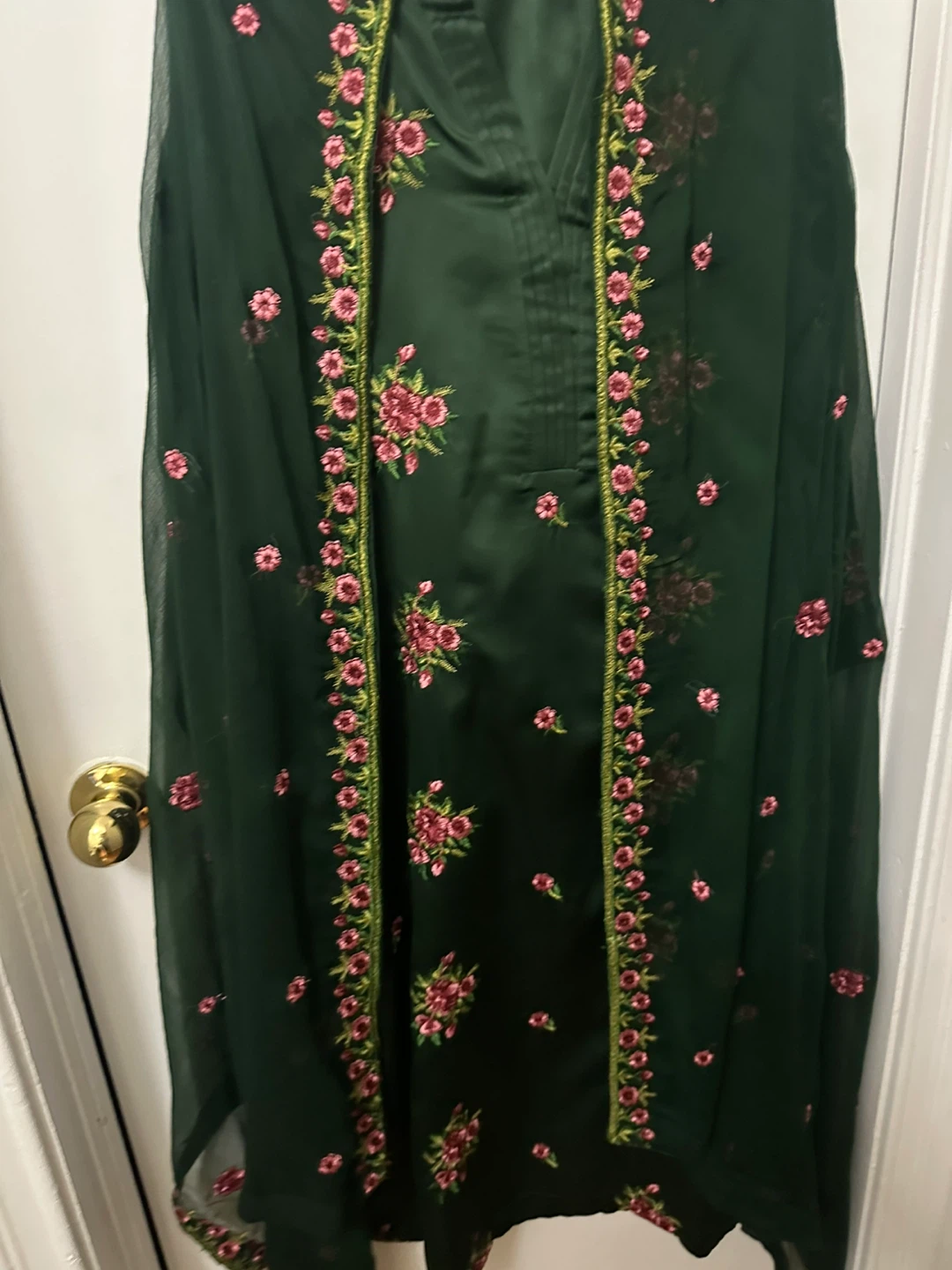 Embroidered Green Silk Kameez Suit - photo 2