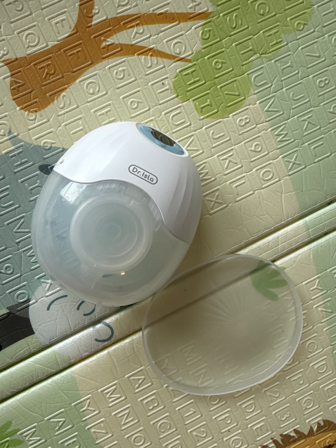 Hands-free breast pump