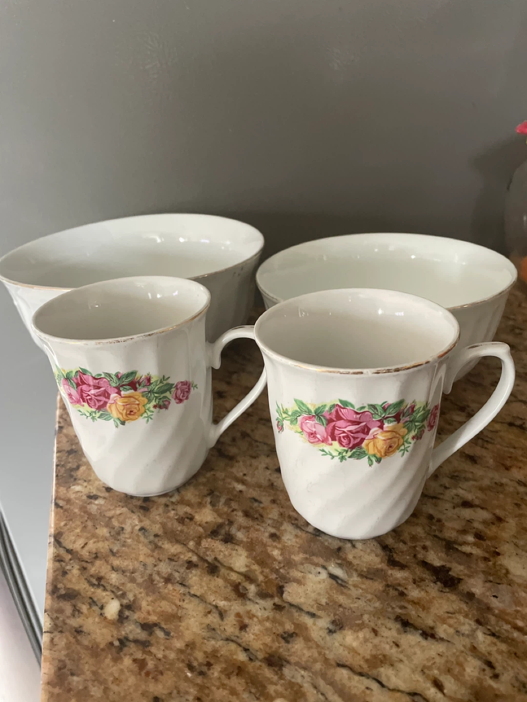 Like new  2 Cups and 2 bowls Set - photo 3