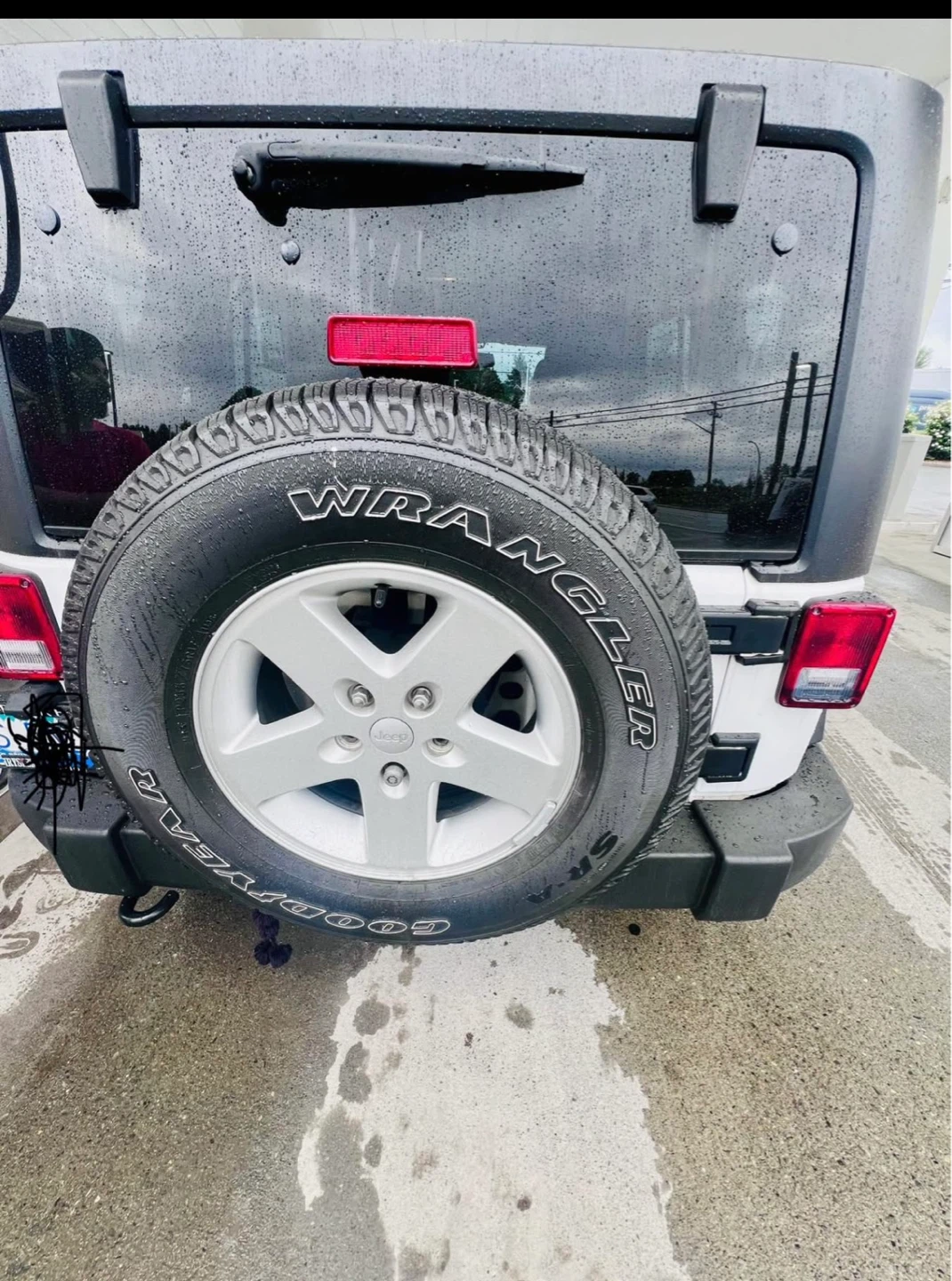 White Jeep Wrangler 4-Door SUV - photo 4