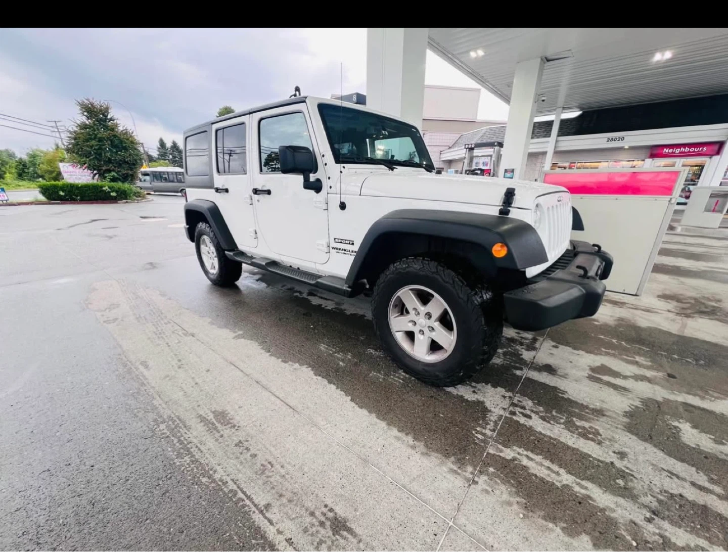 White Jeep Wrangler 4-Door SUV - photo 5