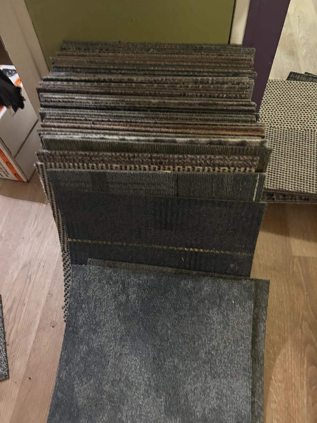 Carpet Tiles Assorted Colours & Textures - photo 2